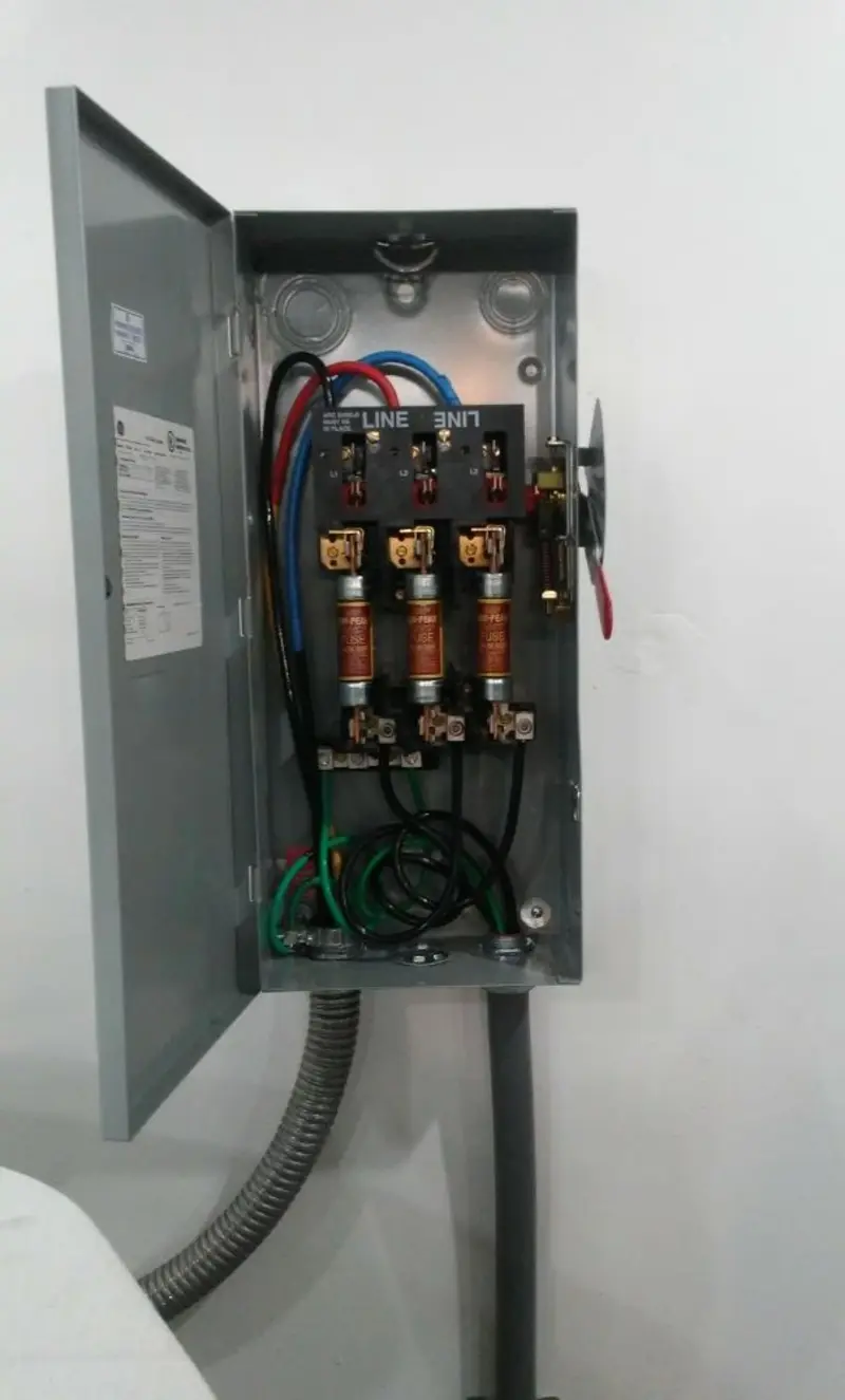 Three-phase disconnect switch installed for Smoke Detector Installation in Oroville